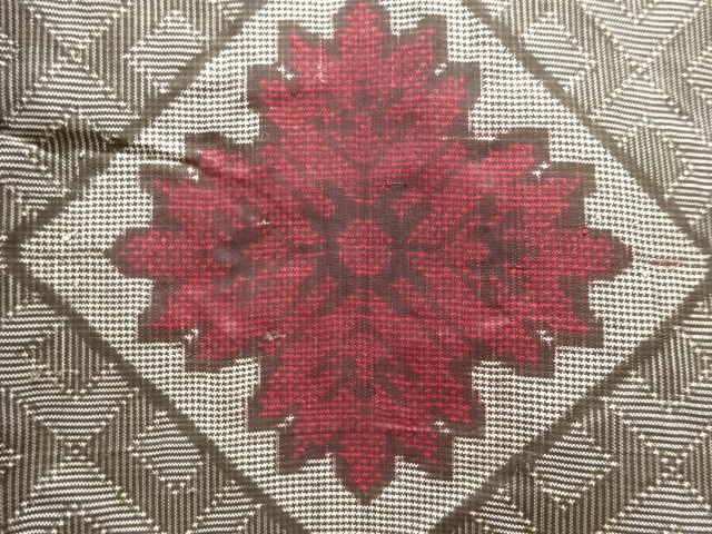 アンティーク　菱華紋織り出し本場泥大島紬着物(龍郷)